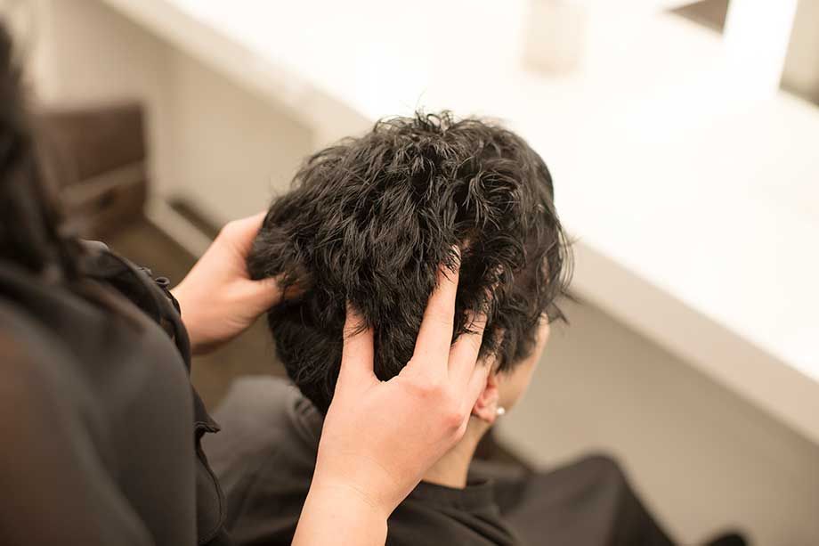 Kopfmassage beim Coiffeur